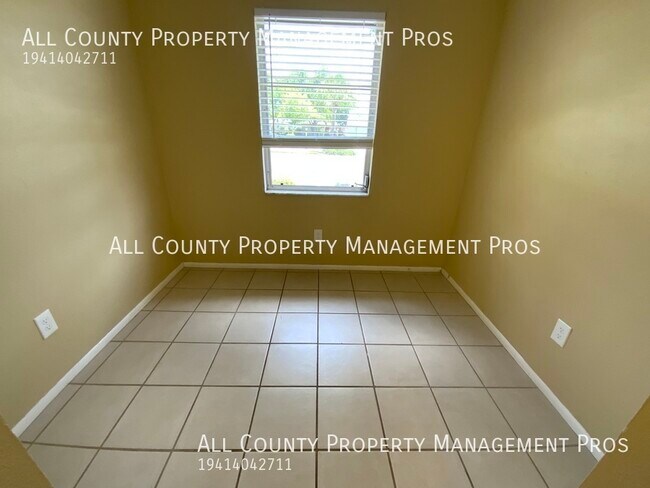 Foto del edificio - 7060 W Country Club Dr N