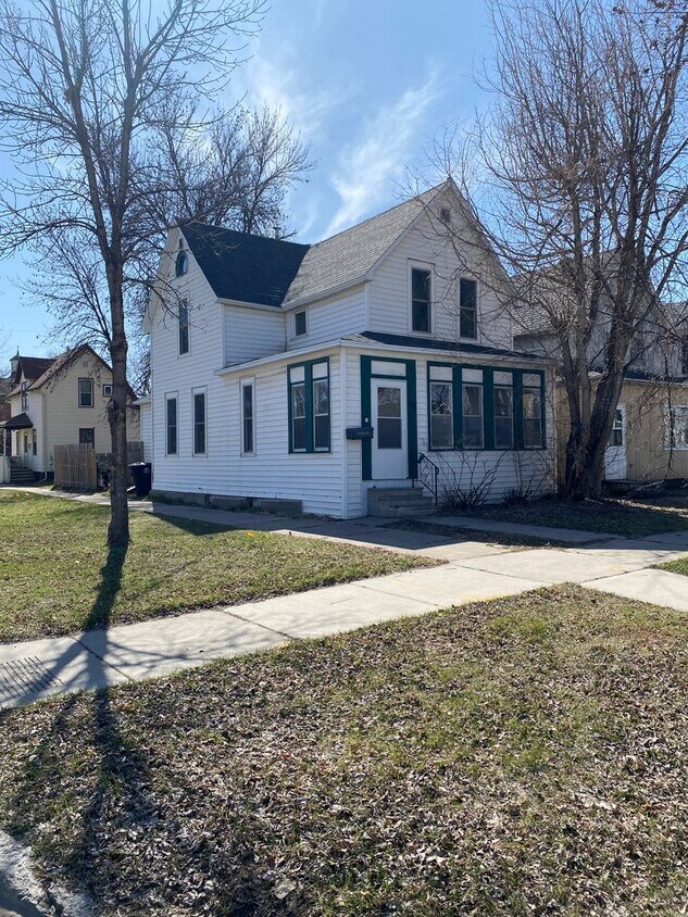 Primary Photo - Fully remodeled 3 bedroom 2 bath!!