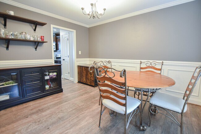 Foto del edificio - Pet Friendly Four Bedroom!