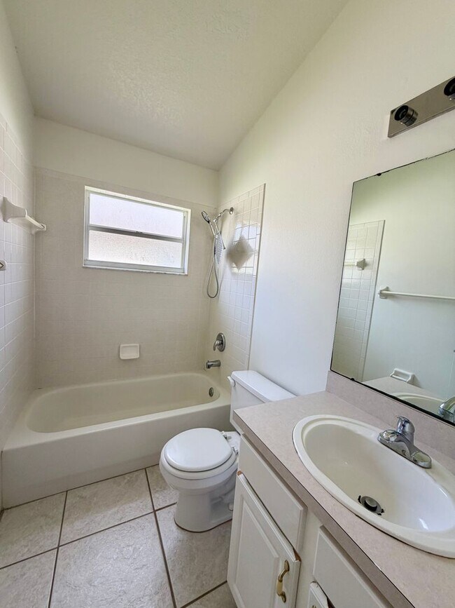 Building Photo - 9427 Hunters Pond Dr