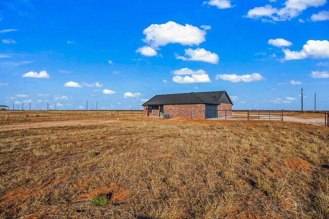 Building Photo - Country Living In Roosevelt ISD!