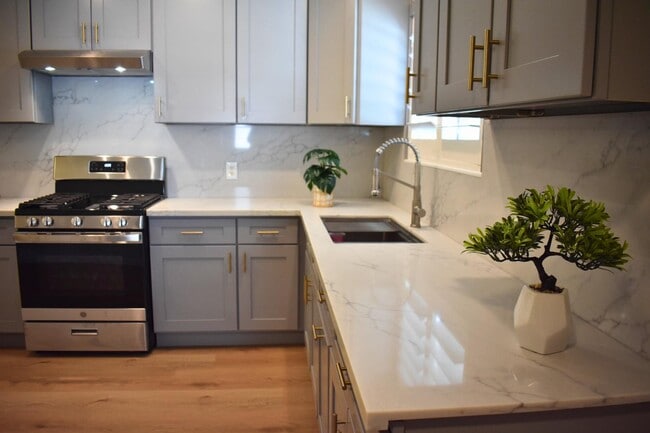 Foto del edificio - 9741 Homestead St