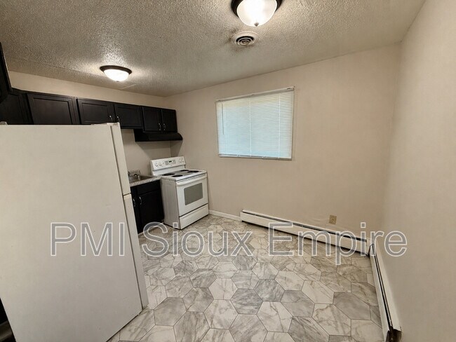 Foto del edificio - 705 W 18th St