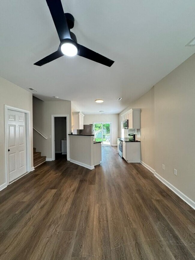 Building Photo - 150 Raye Dr