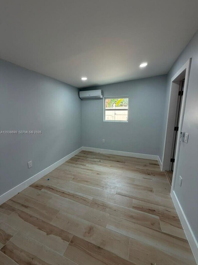 Foto del edificio - 1111 N Victoria Park Rd