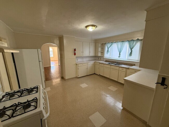 Foto del edificio - 60-62-62 Acushnet Ave