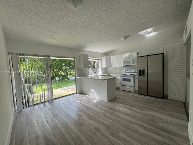 Foto del edificio - 20424 NW 15th Ave