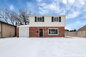 Building Photo - 4403 Paxton Dr S