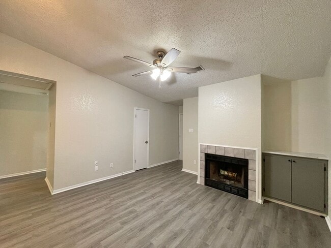 Building Photo - 3007 Honeysuckle Cir