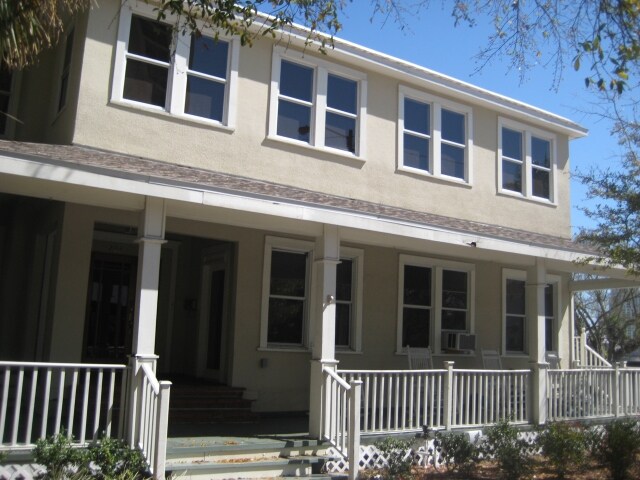 Building Photo - 203 W Verne St