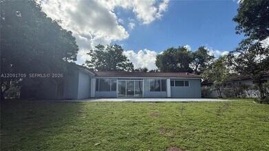 Building Photo - 6365 Miami Lakeway S
