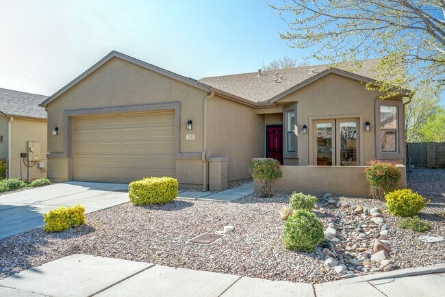 Building Photo - 3 bedroom, 2 bathroom home for rent in Viewpoint North