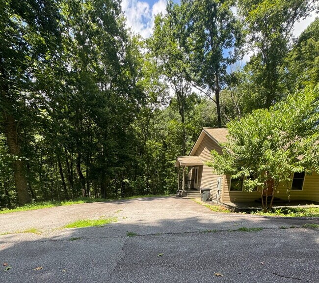 Foto del edificio - 46 Madison Heights Dr