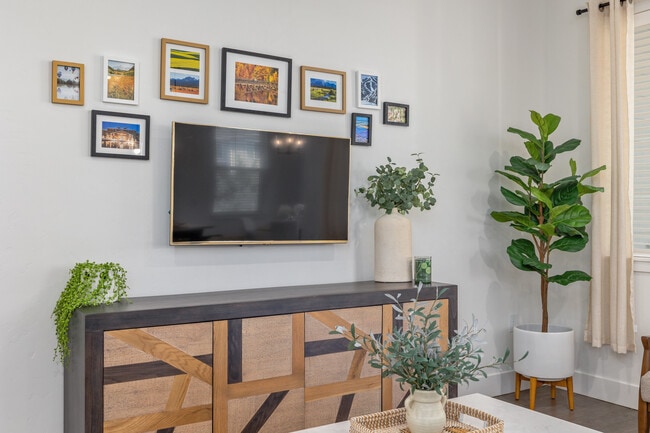 Building Photo - Olivia Apartments