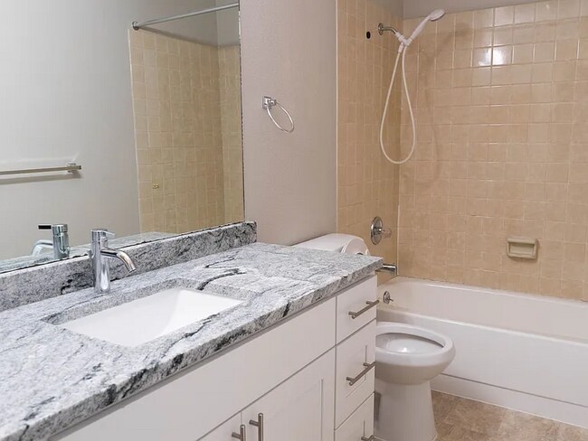 Foto del edificio - this 4 bedroom, 3 bath beautiful home.