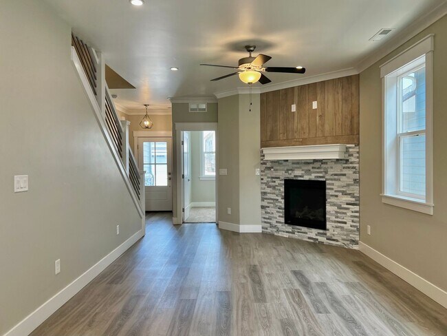 Building Photo - 4 Bedroom 3 Bath New Star Development