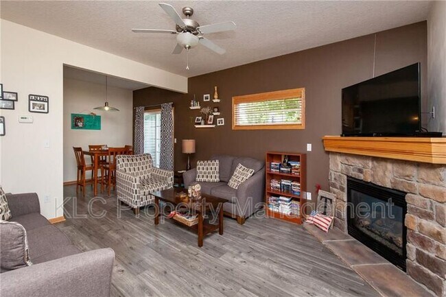 Foto del edificio - 946 Red Hawk Way SE