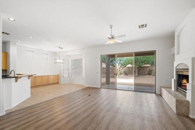 Building Photo - 4354 E Briles Rd
