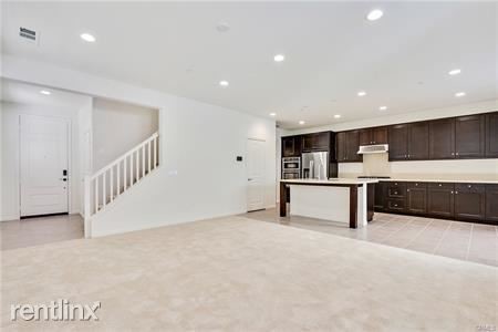 Building Photo - 3 br, 3 bath House - 327 Calle Elegante