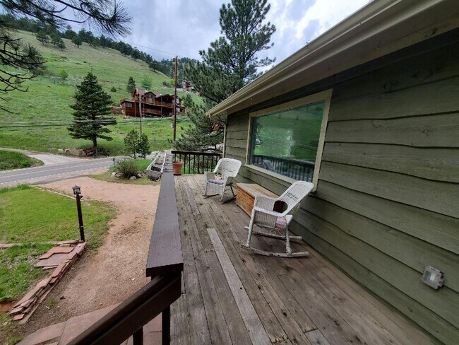 Foto del edificio - Stunning Updated Mountain Paradise w/ Gran...