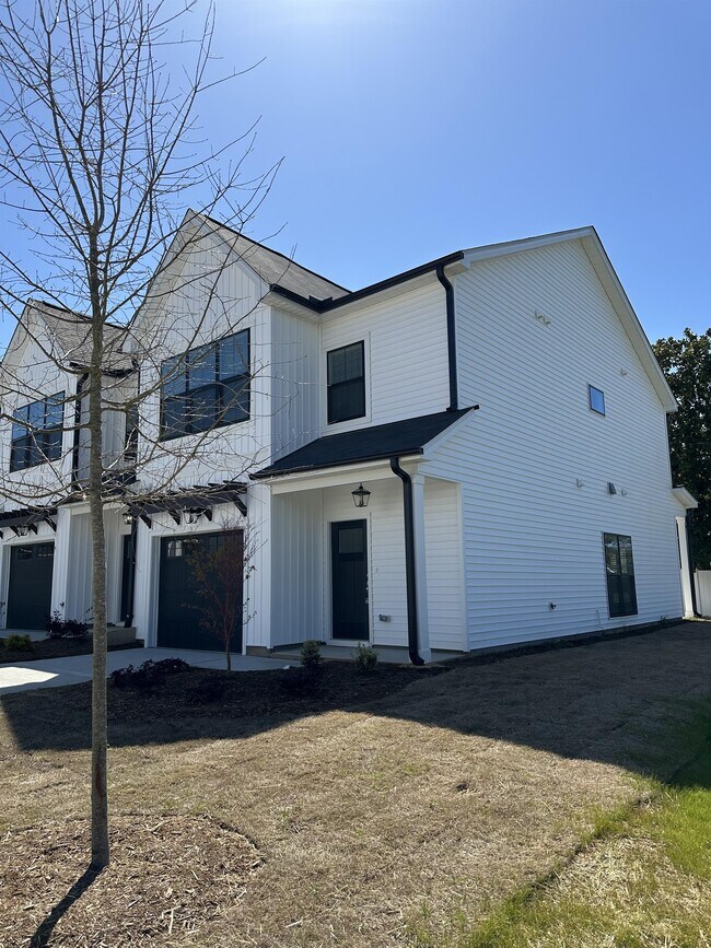 Building Photo - 13 N Lenny Dr