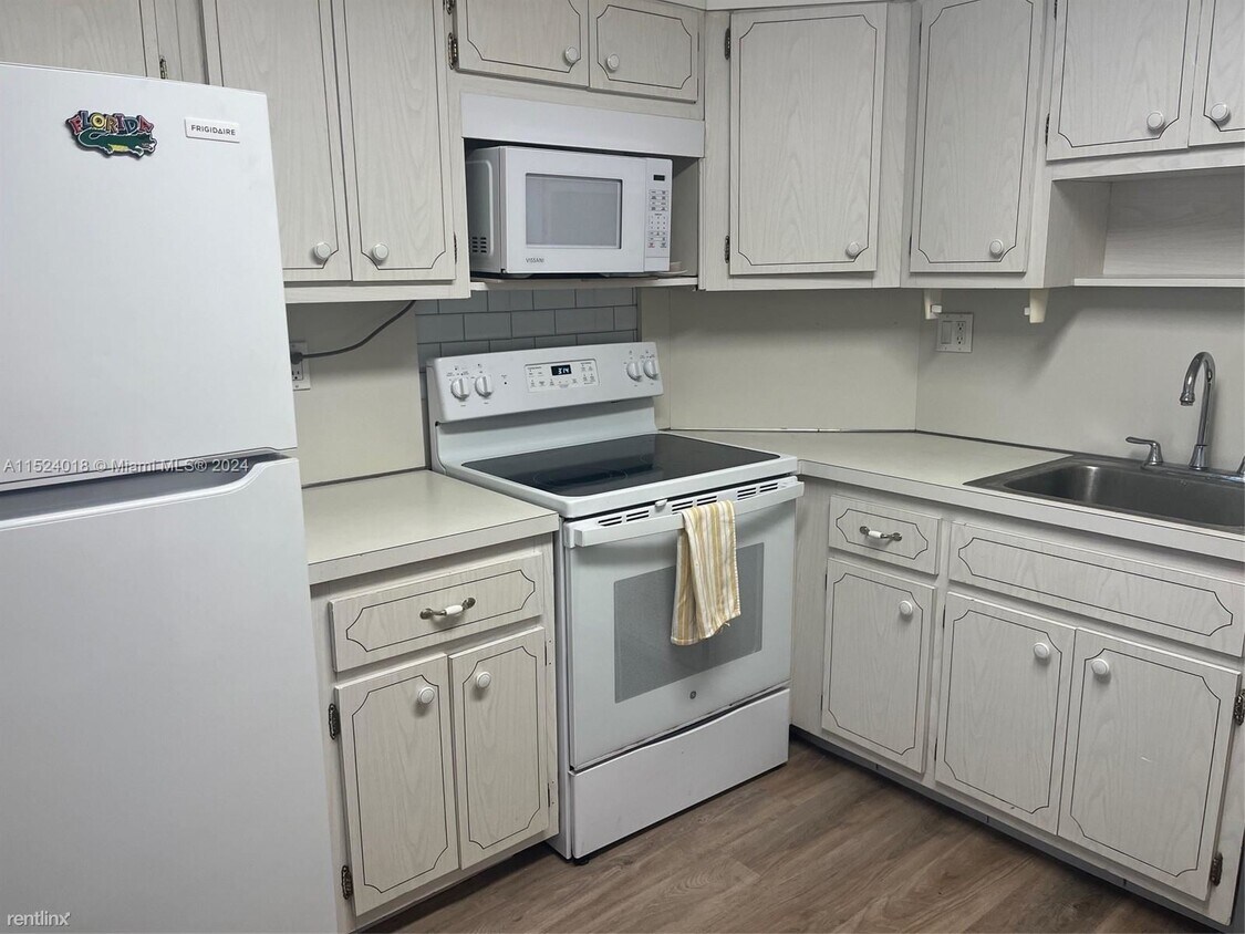 Foto principal - 3 br, 2.5 bath Condo - 300 Bayview Dr Apt ...