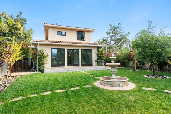 Foto del edificio - 971 Hillcrest Dr