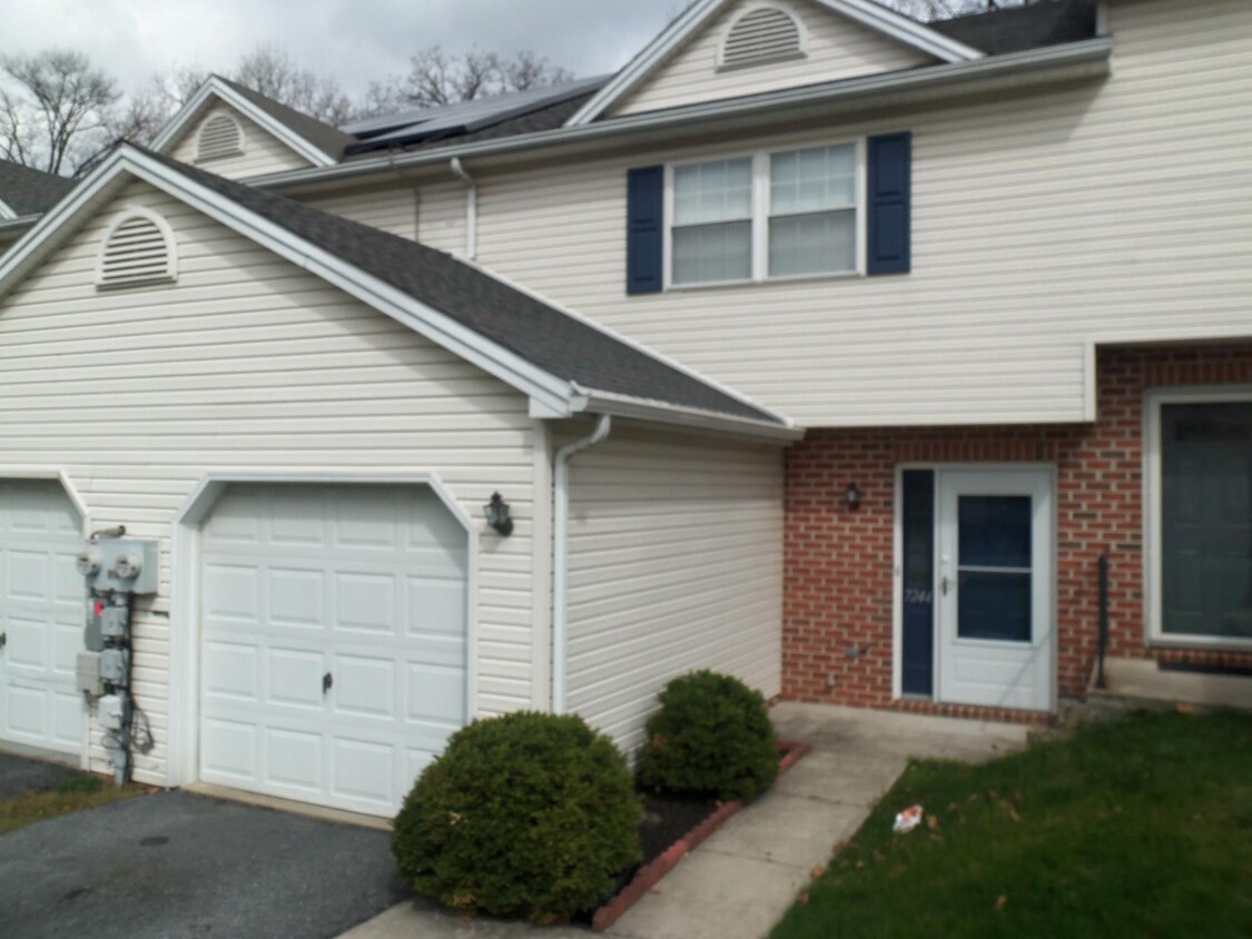 Foto principal - 2 BR Townhouse