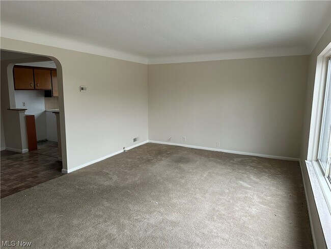 Foto del edificio - 6448 Pearl Rd