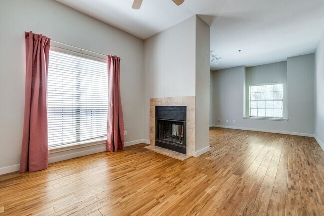 Building Photo - Adorable 1 bedroom 1 bath condo with spaci...