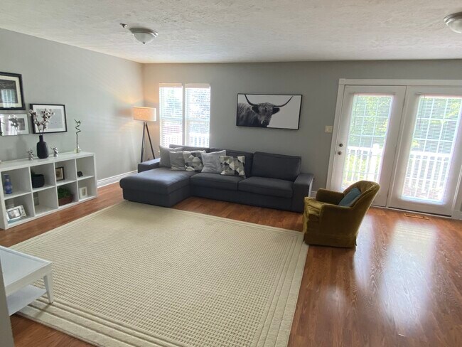 Building Photo - 1420 Meadowbrook Dr