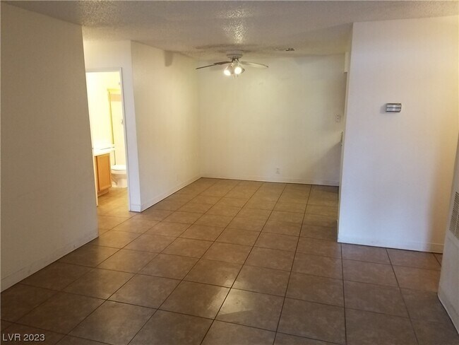 Building Photo - 3151 N Soaring Gulls Dr