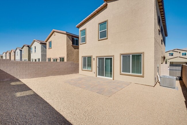 Building Photo - Brand New Never Been Lived In Home in Vall...