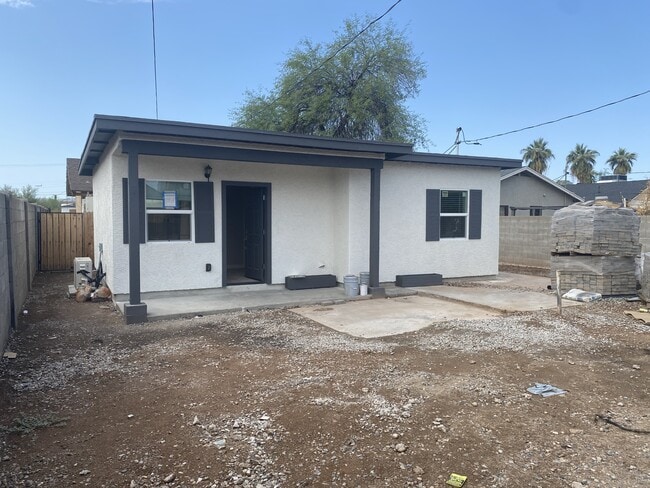 Building Photo - 1142 E Pierce St