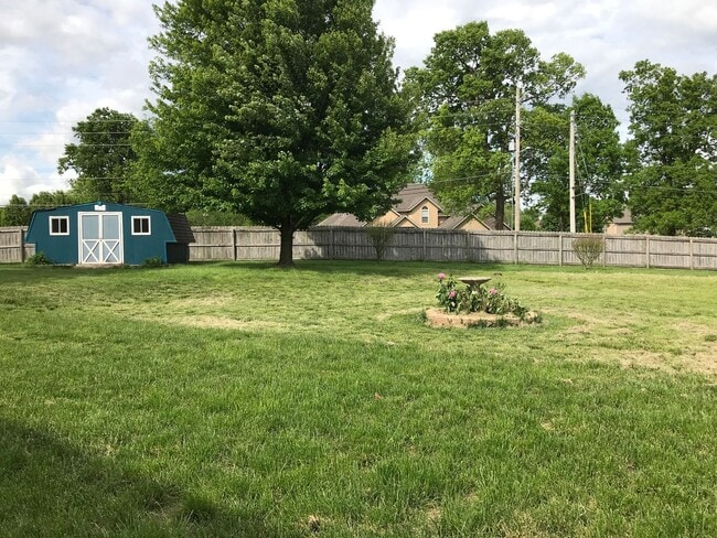 Foto del edificio - Walkout Basement Home Must See