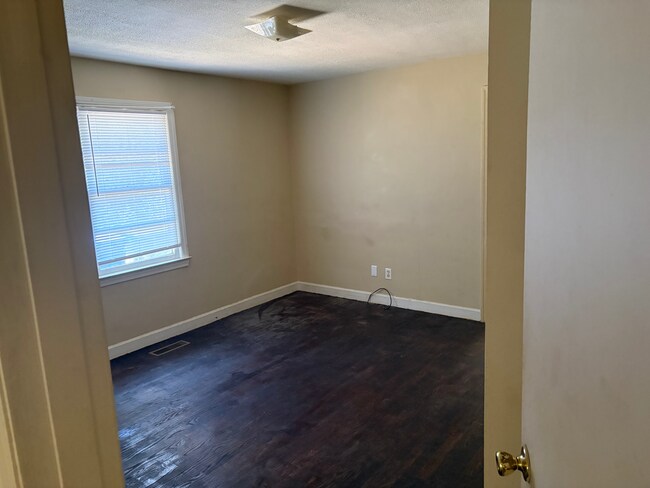 Foto del edificio - 5214 Palmetto Ln