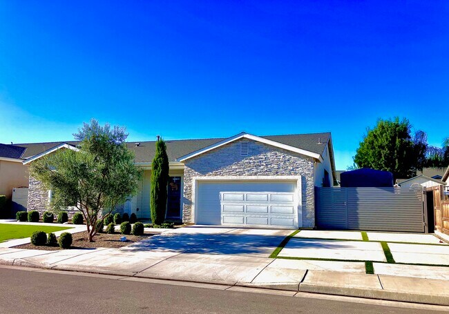 Foto del edificio - 9207 Manor Forest Ln