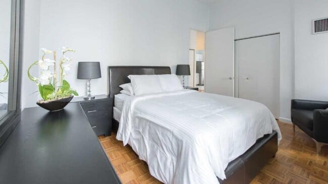 Building Photo - 3 bedroom in NEW YORK NY 10004