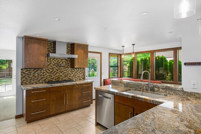 Foto del edificio - Spacious home in Lakemont Neighborhood!