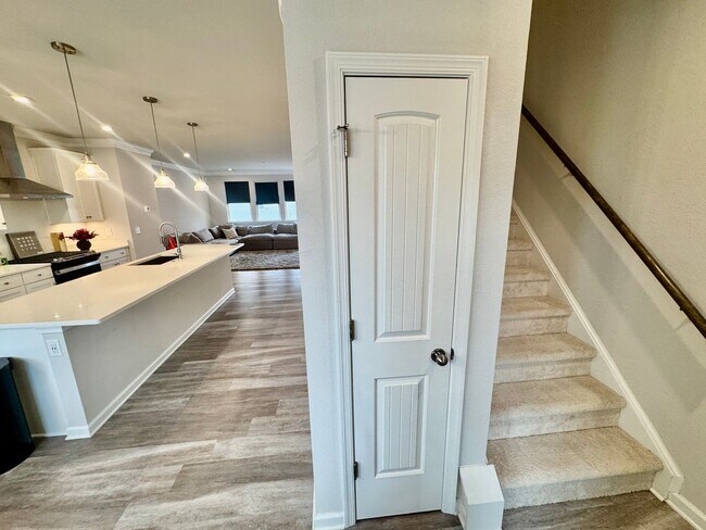 Foto del edificio - Spacious 3 Bedroom Townhouse