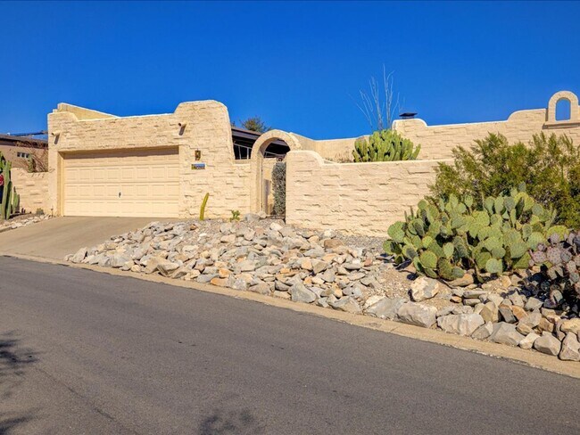 Building Photo - 2 Bedroom 2 Bathroom Townhome!!