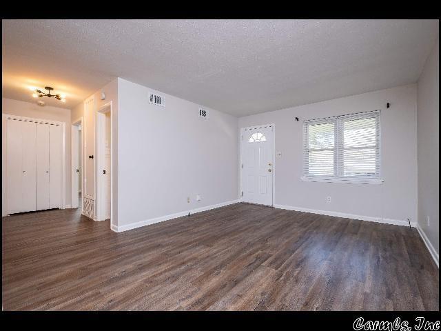 Building Photo - 6915 Blue Bird Dr
