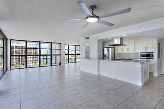 Building Photo - 200 Leslie Dr