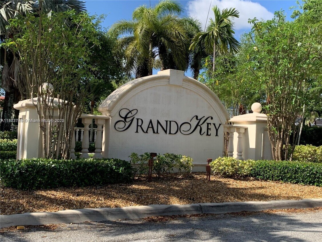 Foto principal - 2614 SW 188th Ave