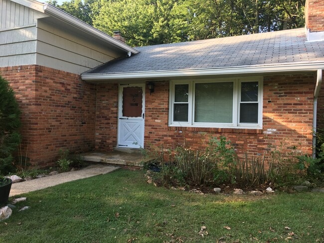 Photo - 1115 Westbriar Ct NE House