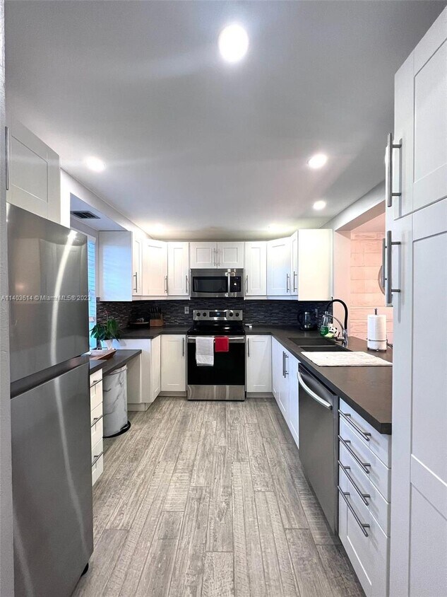 441 SE 3rd St Unit 302, Dania Beach, FL 33004 Condo for Rent in Dania