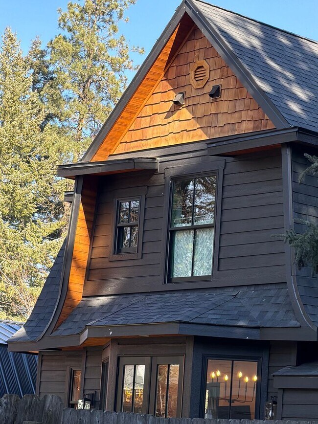 Foto del edificio - Beautiful home downtown Coeur D Alene