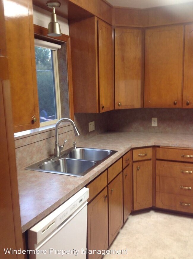 Building Photo - 2 br, 3 bath House - 615 SE 8th