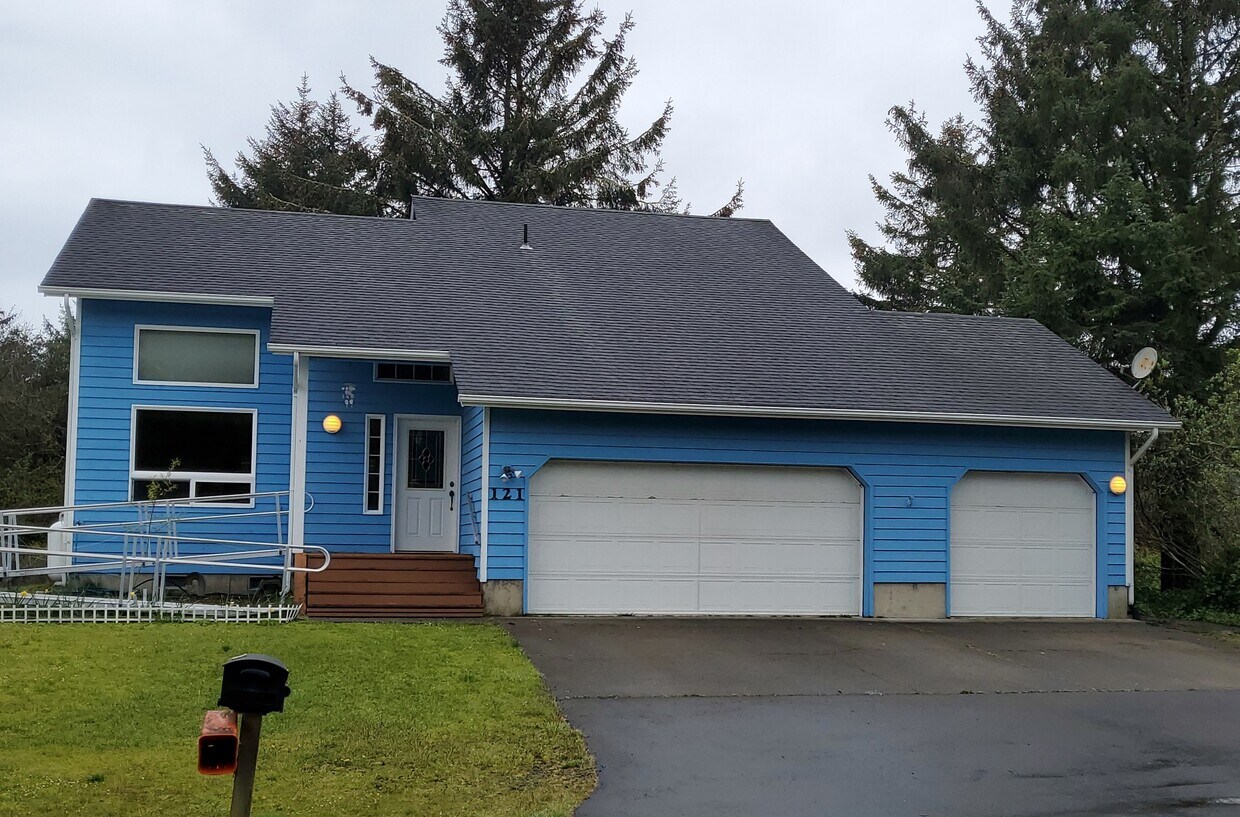 121 S Oar Loop SW, Ocean Shores, WA 98569 House Rental in Ocean
