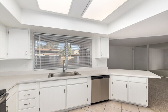 Building Photo - Tempe Charmer!